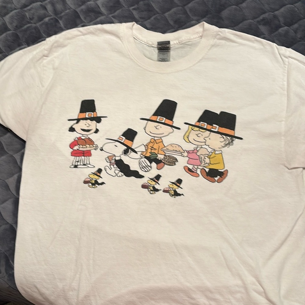 Peanuts gang Thanksgiving T-shirt. Size large.